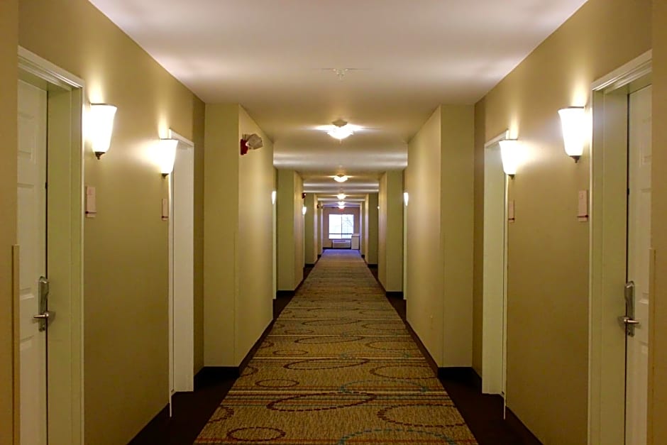 Hawthorn Suites by Wyndham Madison Fitchburg