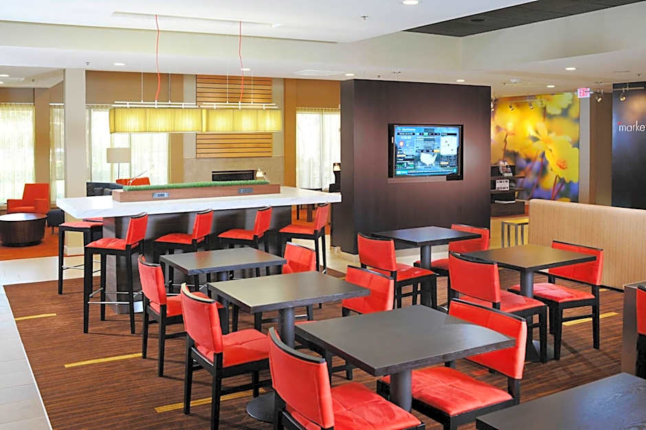 Courtyard by Marriott Houston Hobby Airport