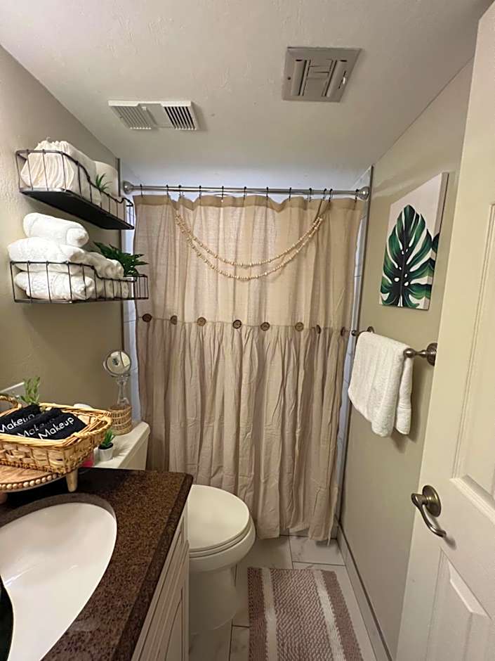 Beach Oasis 704 Lovely Daytona ocean front for 5 sleeps up to 12