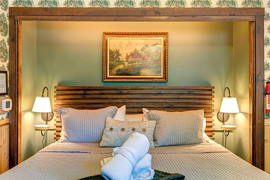 Fireside Inn & Hostel