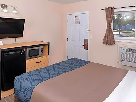 1 King Bed Nonsmoking