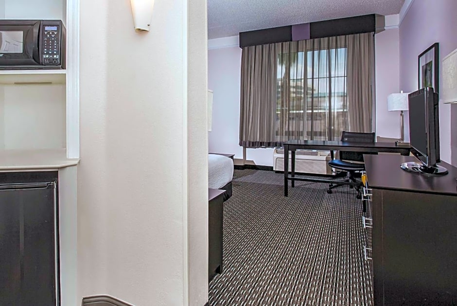 La Quinta Inn Suites by Wyndham Las Vegas Summerlin Tech