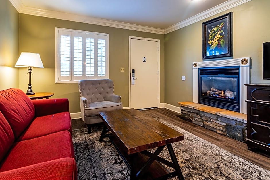 Cambria Pines Lodge