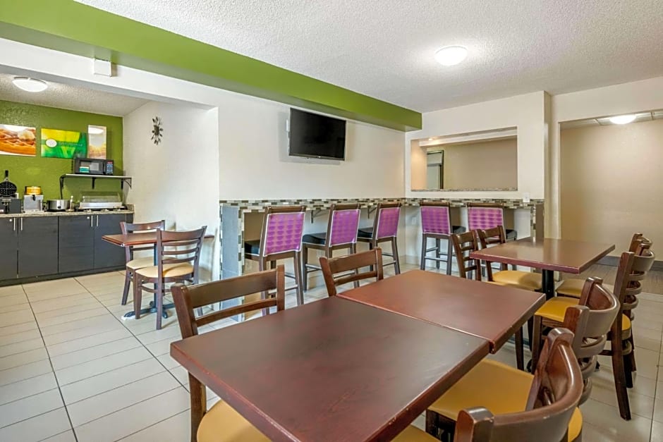 Quality Inn & Suites Leesburg Chain of Lakes