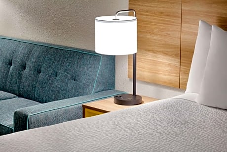 King Study with Sofa Bed - Non-Smoking