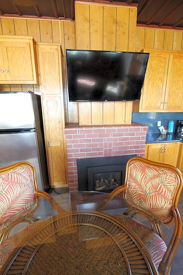 Edgewater Beach Inn & Suites