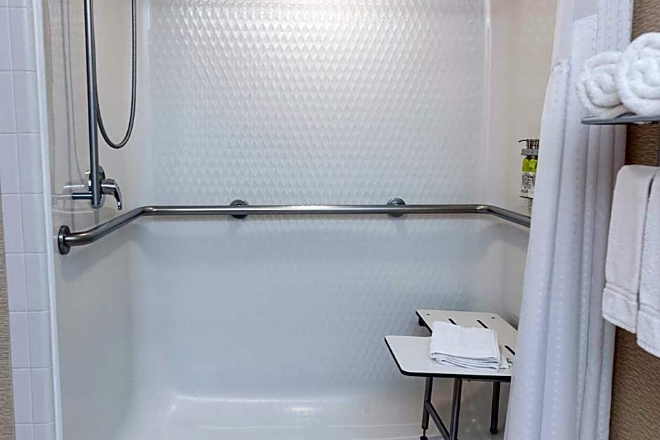 Holiday Inn Express & Suites - Olathe North