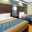 Econo Lodge Inn & Suites