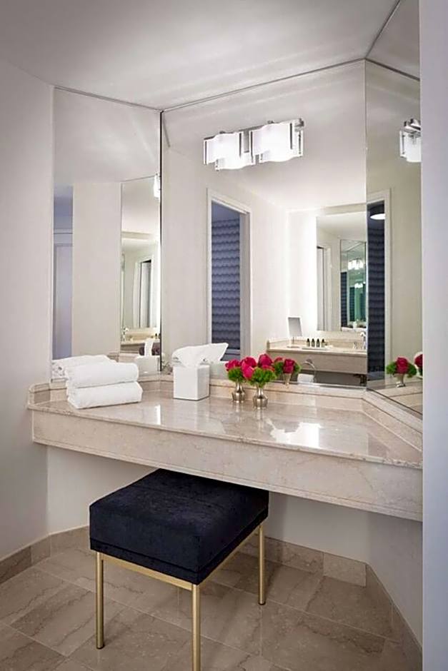 The Logan Philadelphia, Curio Collection by Hilton