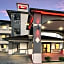 Red Roof PLUS+ Galveston - Beachfront