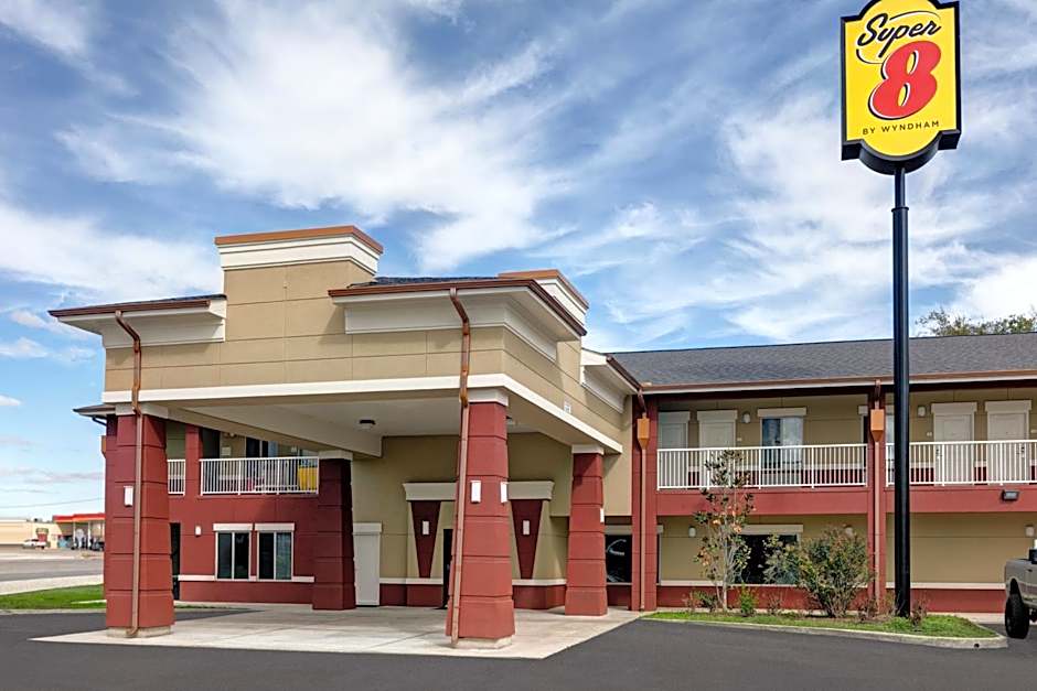 Super 8 by Wyndham Karnes City