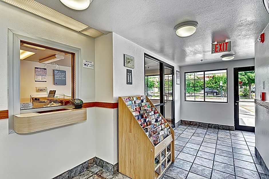 Motel 6-Glenview, IL - Chicago North