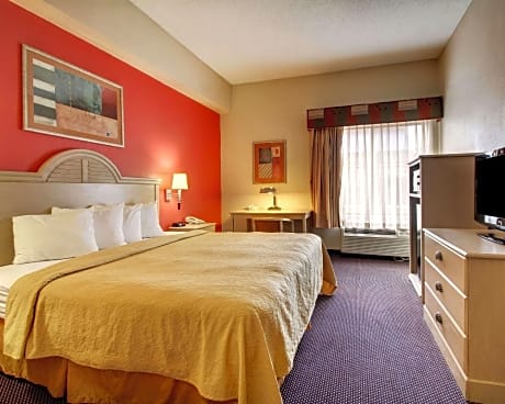 1 King Bed Smoking Accessible