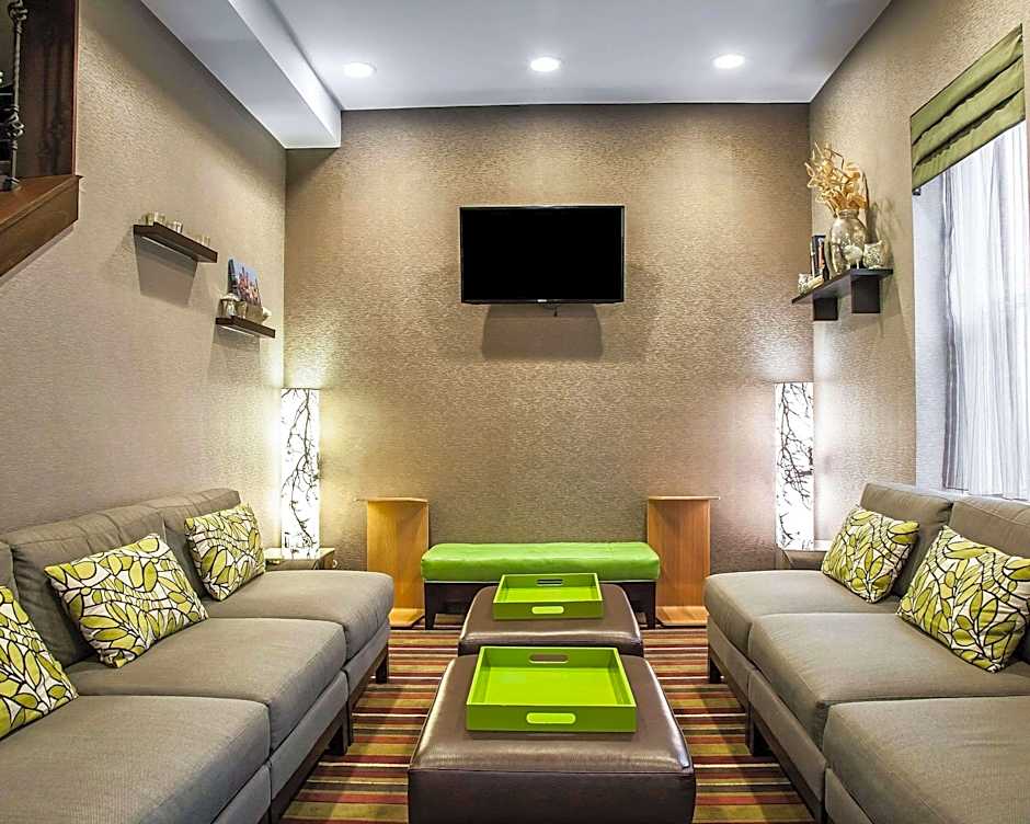enVision Hotel Boston-Longwood