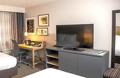 Quadruple Room with Two Queen Beds and Roll-In Shower - Disability Access/Non Smoking