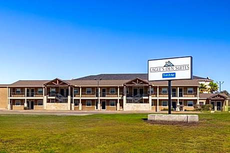 Eagle's Den Suites Kenedy a Travelodge by Wyndham