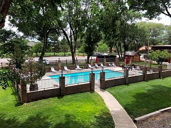 Austin's Chuckwagon Motel