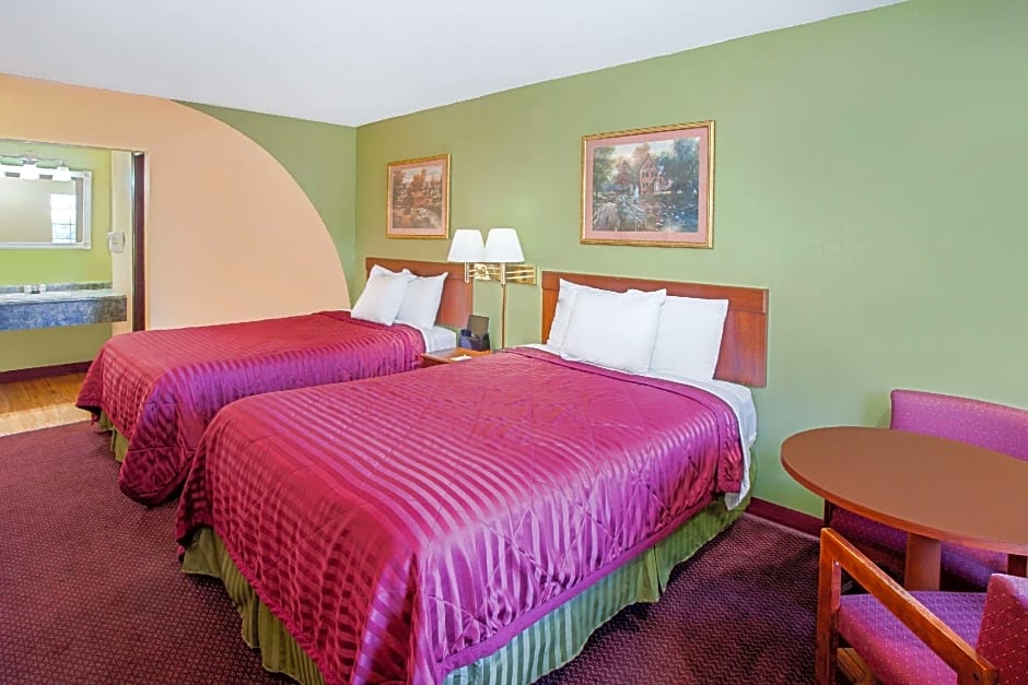 Days Inn & Suites by Wyndham Terre Haute