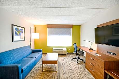 Standard Queen Room with Two Queen Beds and Mobility Accessible Tub