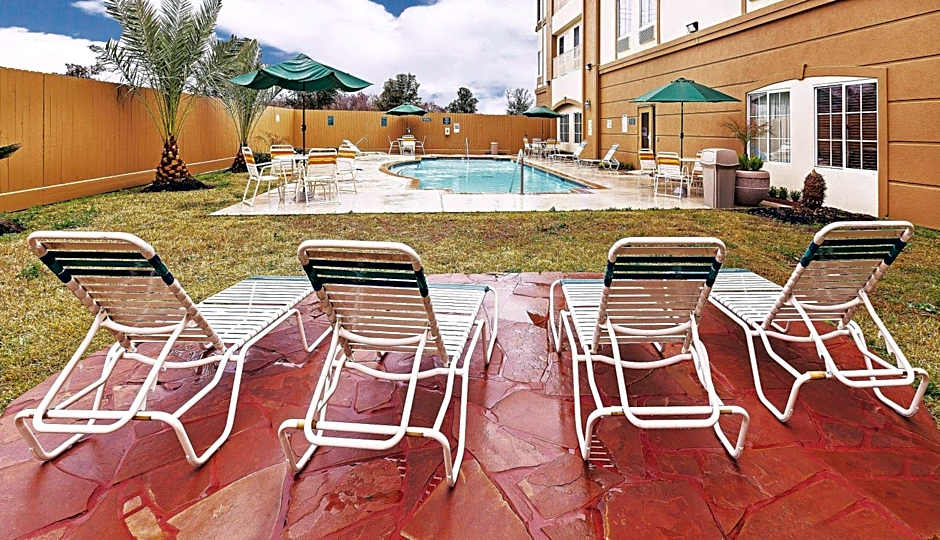La Quinta Inn & Suites by Wyndham Houston Hobby Airport