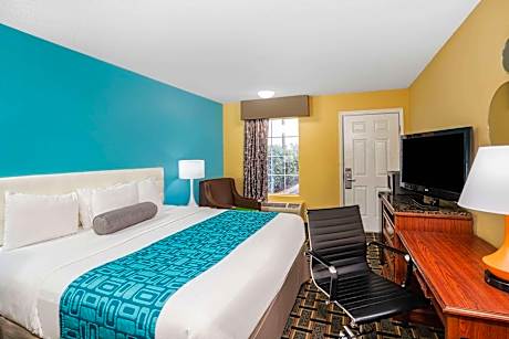 1 King Bed Mobility Mobility Accessible Room Non-Smoking