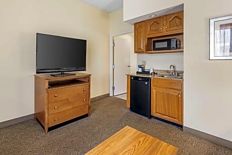 Two Queen Bed Suite / Non-Smoking