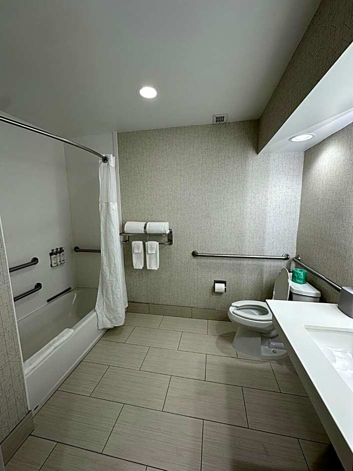 Holiday Inn Express Edgewood-I-95 Hotel
