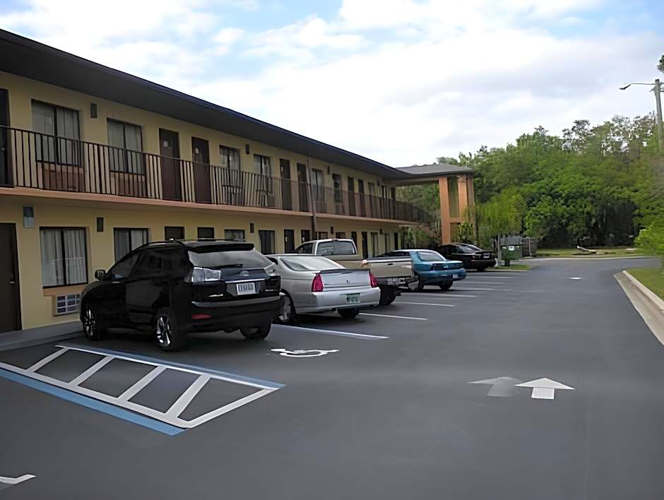 Ambassador Inn