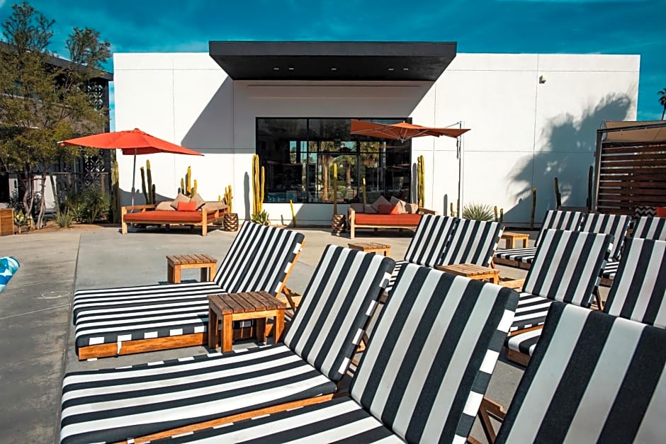 V Palm Springs