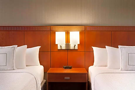 Queen Room with Two Queen Beds - Hearing Accessible
