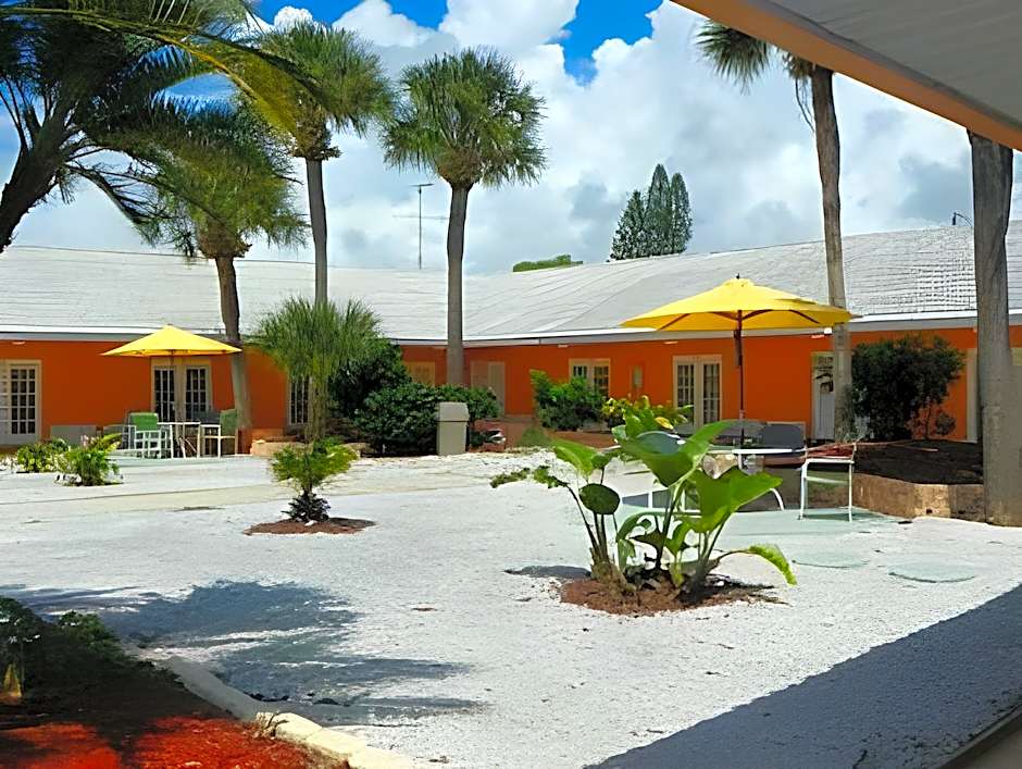 Island Sun Inn & Suites - Venice, Florida Historic Downtown & Beach Getaway