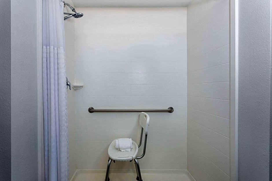La Quinta Inn & Suites by Wyndham Bonita Springs Naples