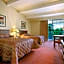 HomeSpring Inn & Studios