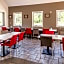 Econo Lodge Inn & Suites