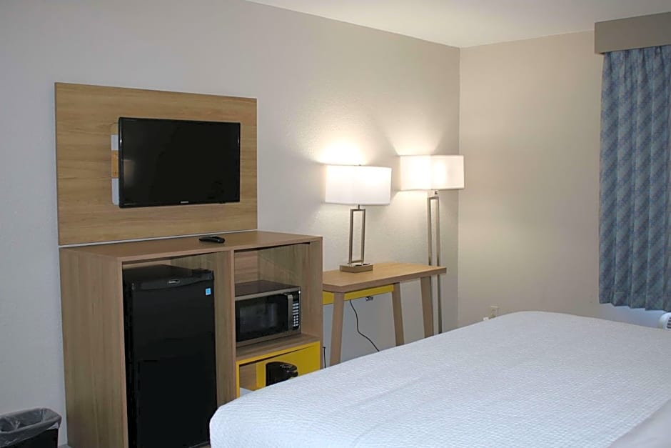 Days Inn by Wyndham Waco University Area