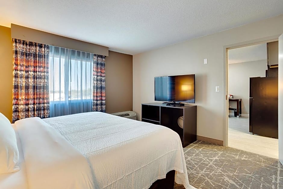 Orangewood Inn & Suites Kansas City Airport