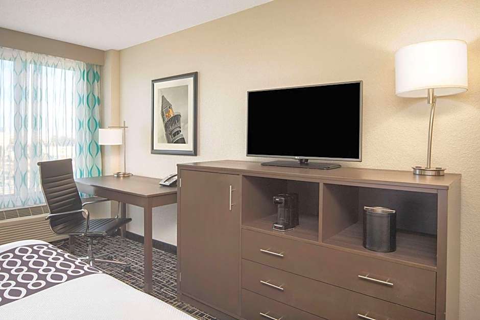 La Quinta Inn & Suites by Wyndham Atlanta Airport North