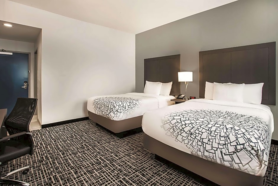 La Quinta Inn & Suites by Wyndham Baltimore Downtown