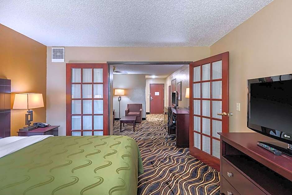 Quality Suites Addison-Dallas