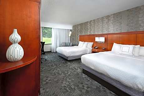 Queen Room with Two Queen Beds and Adapted Tub - Mobility and Hearing Accessible