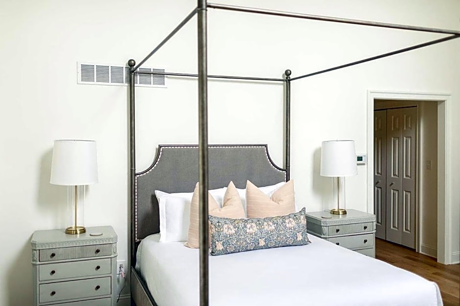 Fairville Inn