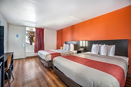 Deluxe Queen Room with Two Queen Beds - Non-Smoking