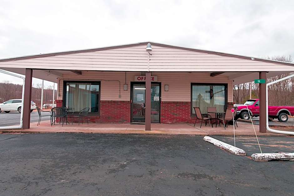 OYO Hotel Dalton PA I-81