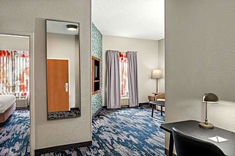 1 Bedroom 2 room Suite, 1 King, Sofa bed