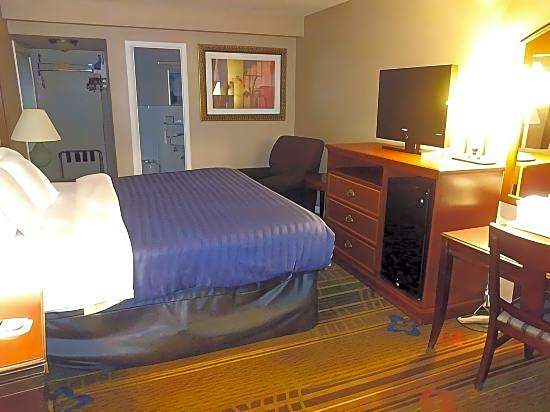 Days Inn by Wyndham Hot Springs