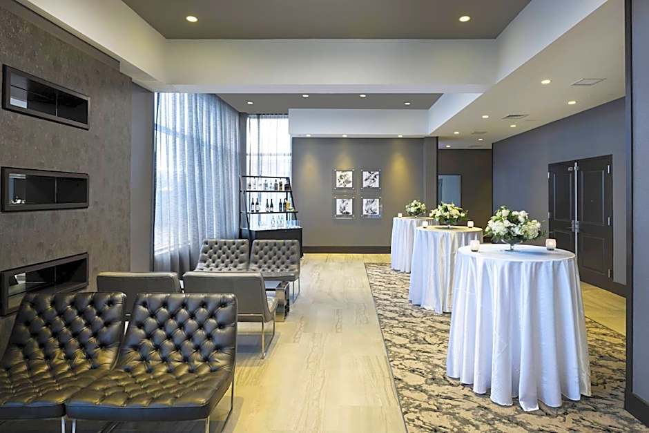 Renaissance by Marriott Boston Patriot Place Hotel