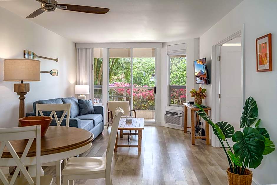 Renovated Condo - 3 Min Walk to Toes in the Sand!