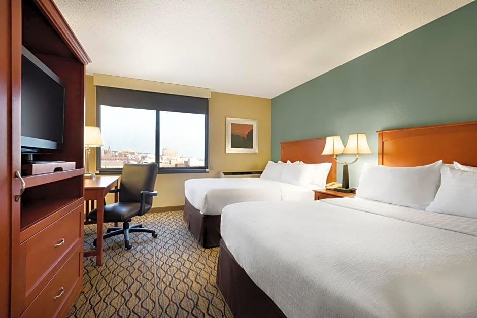 Holiday Inn & Suites Duluth-Downtown