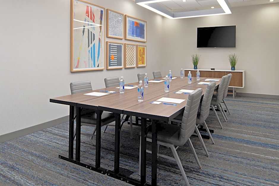 Holiday Inn Express and Suites Valencia - Santa Clarita