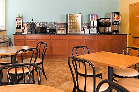 Americas Best Value Inn - Wichita West / Airport - Alojamientos en WICHITA